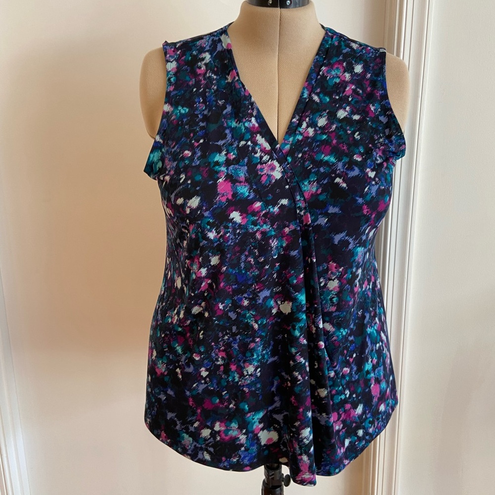 Dana Buchman sleeveless blouse. XL multicolored.